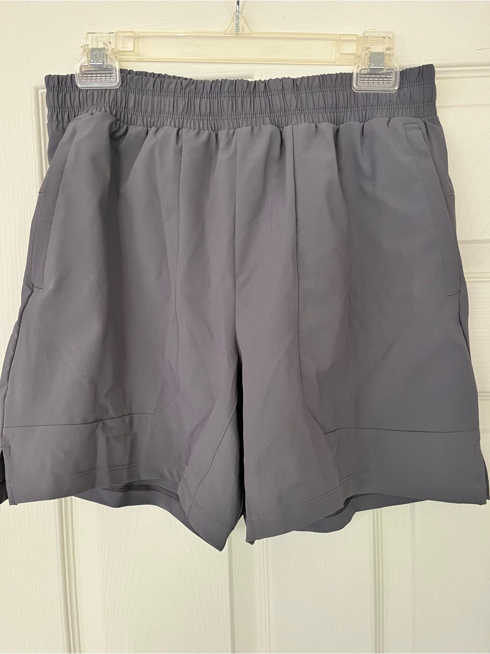 NWOT Men's Relaxed Active Shorts in Gray with pocket NWOT